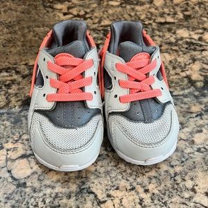 Nike Huarache Run Baby Toddler Girls Size 5 Sneakers Silver Pink Running Shoes